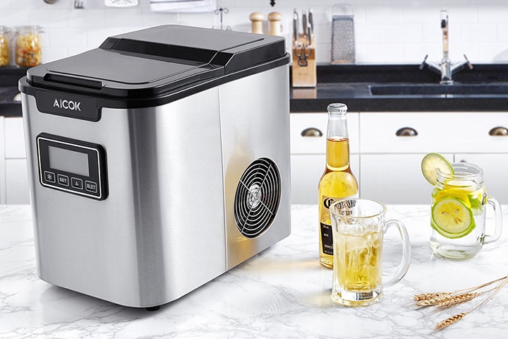 Aicok Ice Maker in use-min